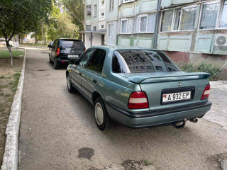 Nissan Sunny foto 2