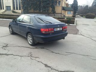 Toyota Carina foto 4