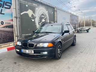 BMW 3 Series Touring foto 2