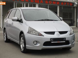 Mitsubishi Grandis foto 2