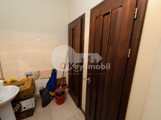 Spațiu comercial, Centru, str. Petru Movilă, 900 € ! foto 8