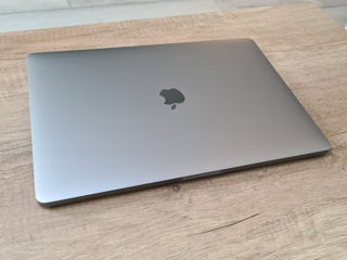 MacBook Pro 15 2017 (i7 8x 3.80Ghz, 16Gb, 500Gb, Radeon Pro 555 2Gb) foto 4