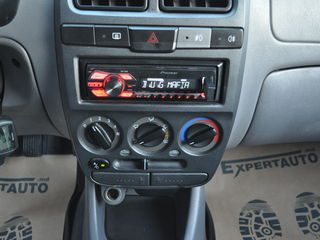 Hyundai Accent foto 13