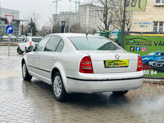 Skoda Superb foto 4