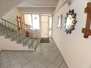 Apartament cu 4 camere, 155 m², Botanica, Chișinău foto 2