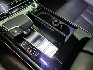 Audi A8 фото 7
