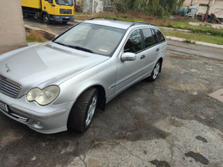 Mercedes C-Class foto 9