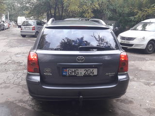 Toyota Avensis foto 2