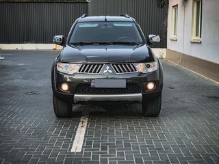 Mitsubishi Pajero Sport foto 4