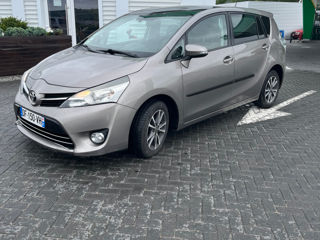 Toyota Verso foto 1