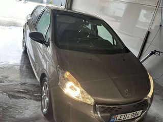 Peugeot 208 foto 6