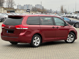 Toyota Sienna foto 4