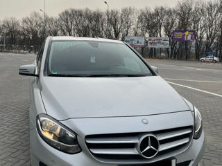 Mercedes B-Class foto 2