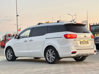 KIA Carnival foto 2