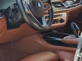 BMW 7 Series foto 8