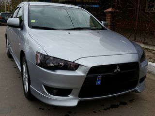 Mitsubishi Lancer foto 2