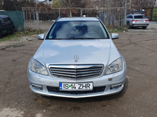 Mercedes C-Class foto 1