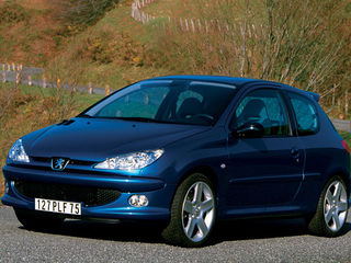 Peugeot 206  1,1 benzin  -na zapcasti !