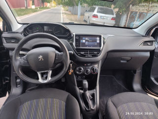 Peugeot 208 foto 6