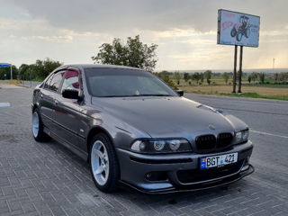 BMW 5 Series фото 1