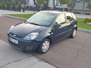 Ford Fiesta foto 4