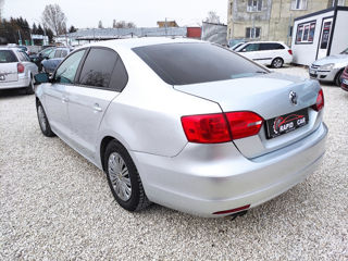 Volkswagen Jetta foto 4