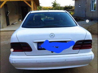 Mercedes E-Class foto 2