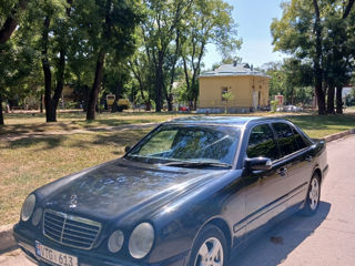 Mercedes E-Class foto 2