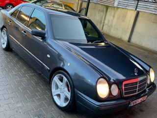 Mercedes E-Class foto 8