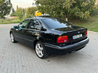 BMW 5 Series foto 2