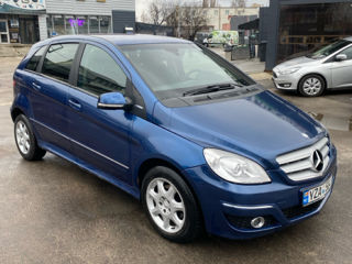 Mercedes B-Class foto 2