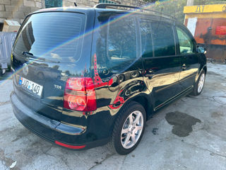 Volkswagen Touran foto 5