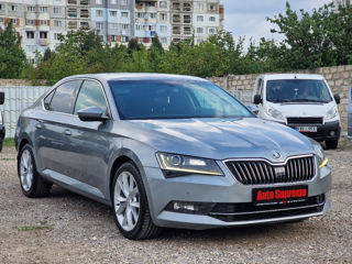 Skoda Superb foto 1