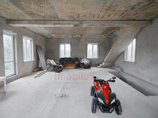 Se vinde casă în 3 nivele! 200 m2, teren de 4 ari, str. Ismail, centrul orașului Ialoveni foto 3