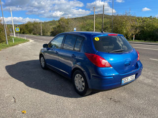 Nissan Versa foto 3