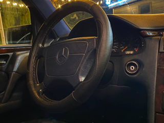 Mercedes E-Class foto 8