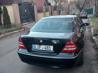 Mercedes C-Class foto 2