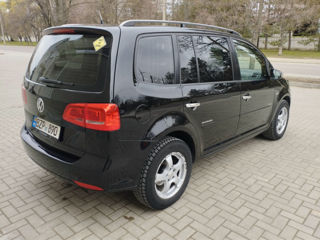 Volkswagen Touran foto 3