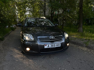 Toyota Avensis foto 8