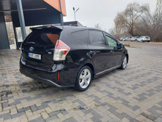 Toyota Prius v foto 4