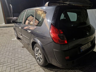 Renault Grand Scenic foto 2