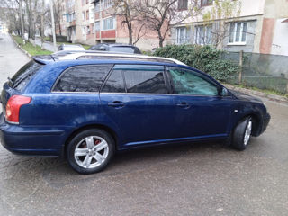 Toyota Avensis foto 6