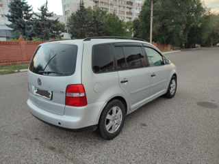 Volkswagen Touran foto 3