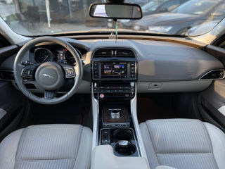 Jaguar XE foto 12