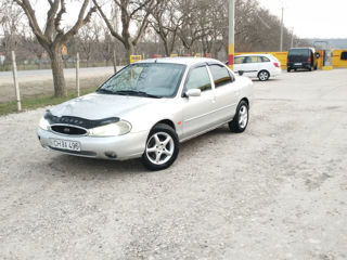 Ford Mondeo foto 1