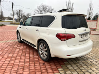 Infiniti QX56 foto 7