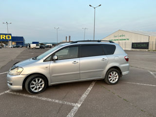Toyota Avensis Verso foto 3