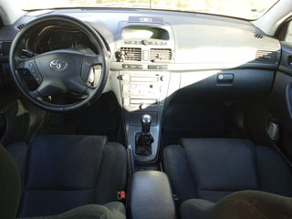 Toyota Avensis foto 4