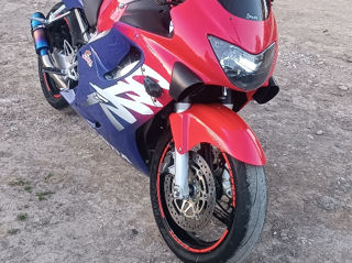Honda CBR-600 F4 foto 3