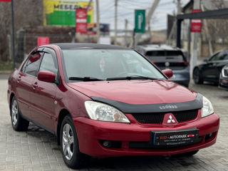 Mitsubishi Lancer foto 2